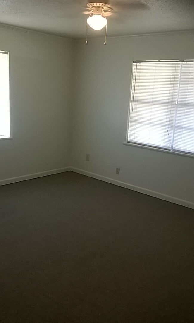 Building Photo - 3914 Lillian St