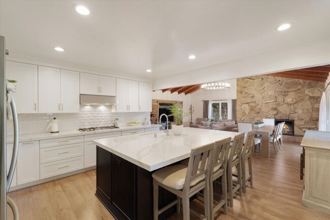 Building Photo - La Canada 4-Bedroom Home | Large Lot, Upda...