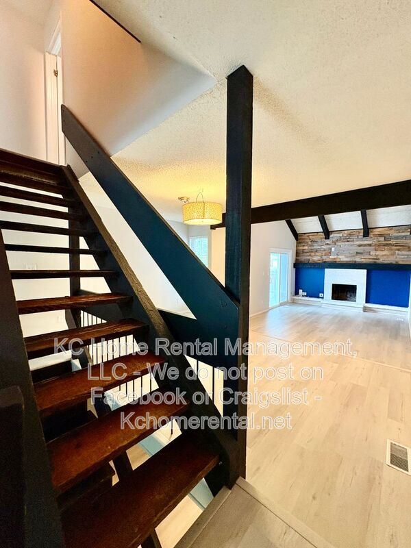 Building Photo - 8027 N Stoddard Ave