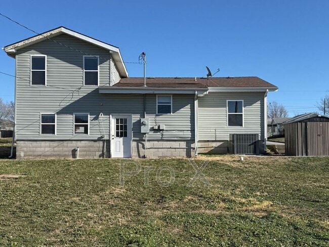 Building Photo - 2226 S Moffet Ave