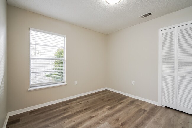 Building Photo - Spacious 3 Bedroom Kissimmee Home