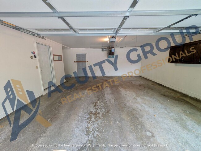 Building Photo - Elm Creek Park adjacent Large 2+BR House For Rent