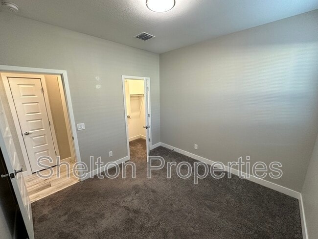 Building Photo - 13180 W Cliffrose Rd