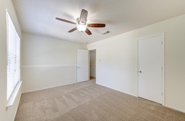 Building Photo - 15002 Sunset Bay Ct