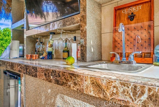 Building Photo - 6850 Lucite Dr