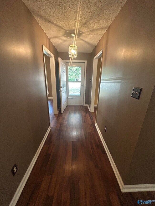Building Photo - 111 Sunnyfield Dr