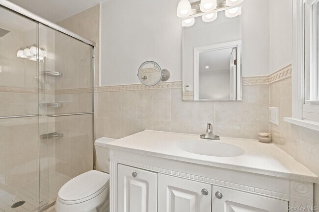 Building Photo - 80 Hickory Hill Dr