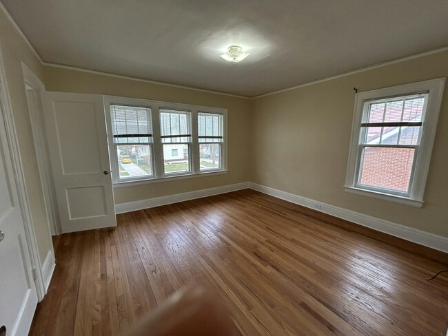 Building Photo - 95 Ahrens St