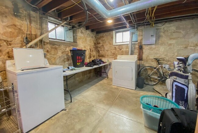 Building Photo - 1815 Laramie St