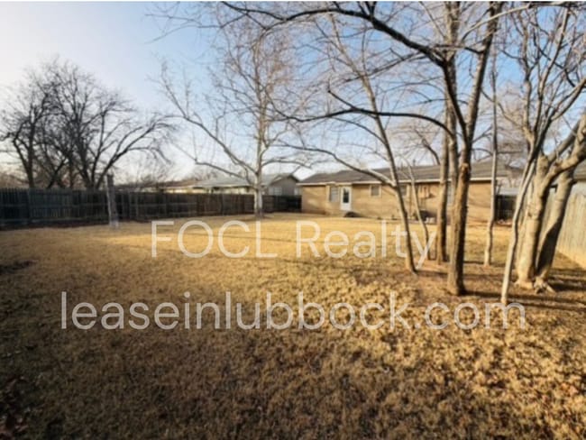 Building Photo - 2 bedroom + office, 1 car garage