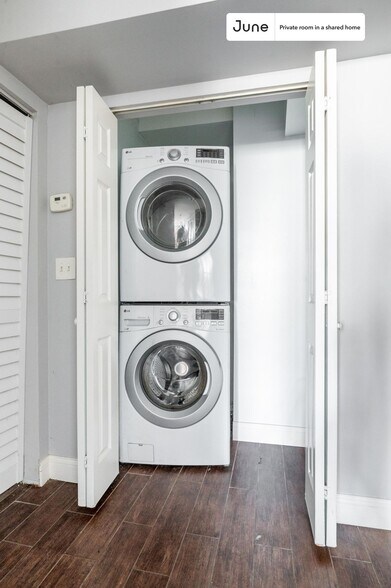 Building Photo - Room in Shared 3 bed/2 bath home