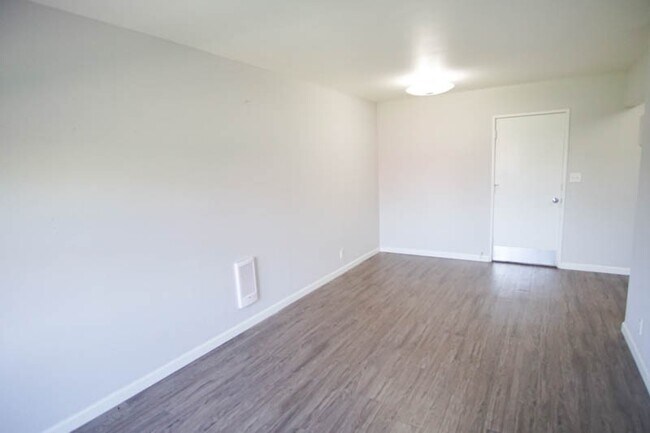 Building Photo - John's Landing: Mid-Century Studio w/ Walk...