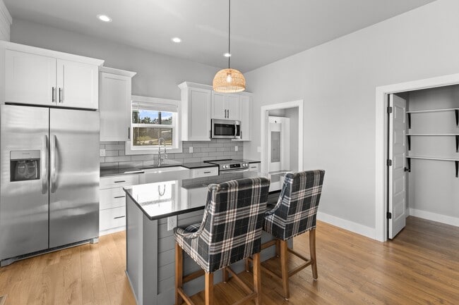 Building Photo - 219 Auttie Cir