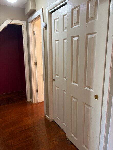 Building Photo - 180 Wessels Ave