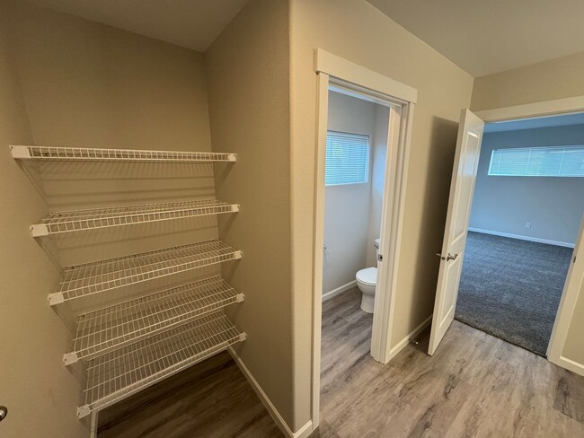 Building Photo - Brand New 4 Bed / 2.5 Bath Duplex! $250 Am...