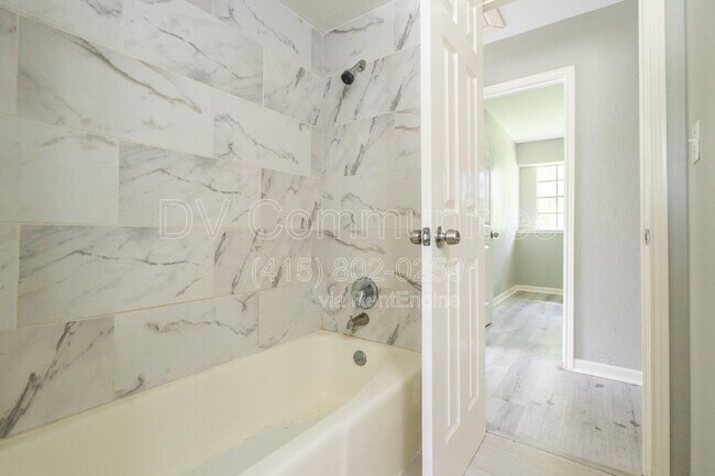 Building Photo - 9196 White Oak Dr