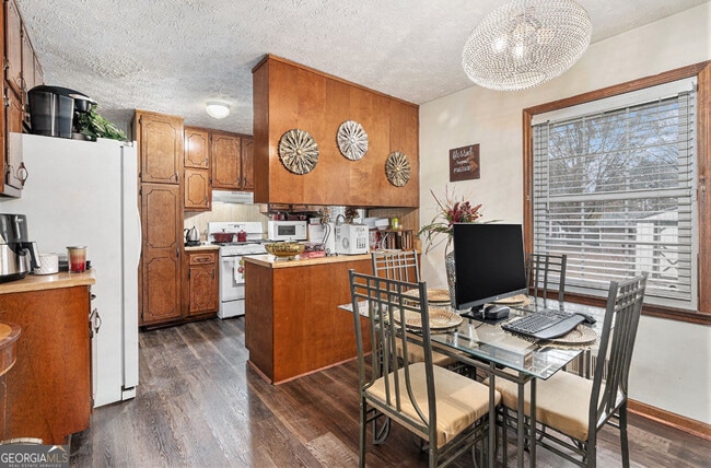 Building Photo - 1913 Amberwood Ct