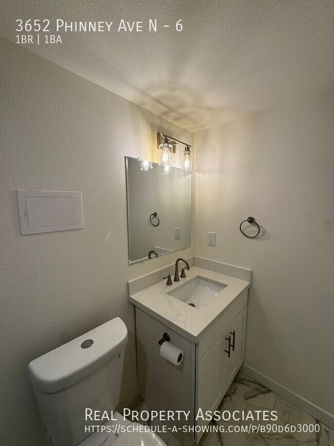 Building Photo - 3652 Phinney Ave N