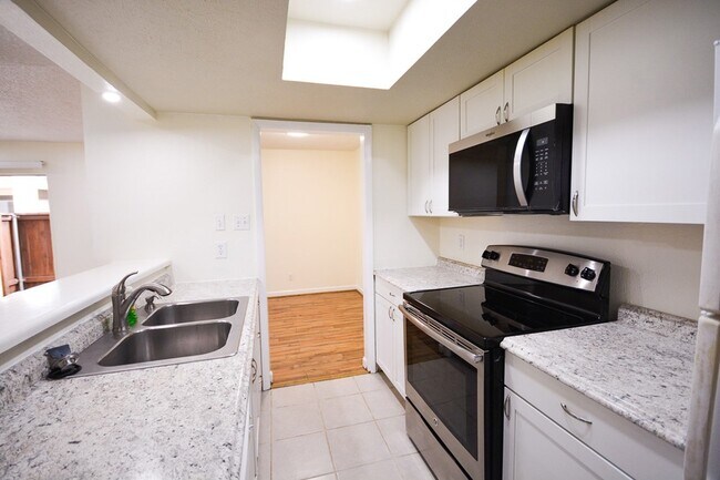 Building Photo - 12816 Midway Rd