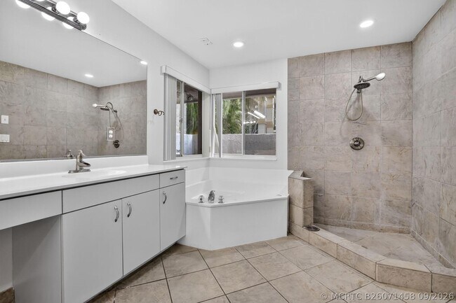 Building Photo - 924 Spoonbill Cir