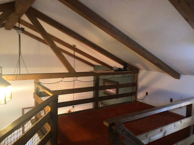 Loft - 23260 Bridgestone Rd NW