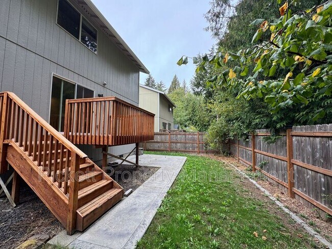 Building Photo - 3530 NE Rozene Way