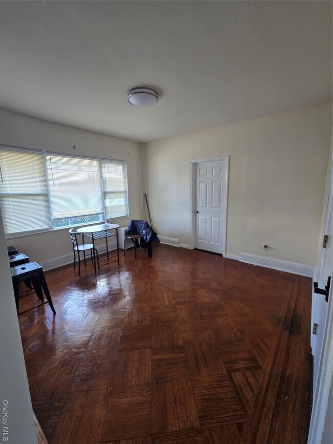 Building Photo - 1170 E 95th St