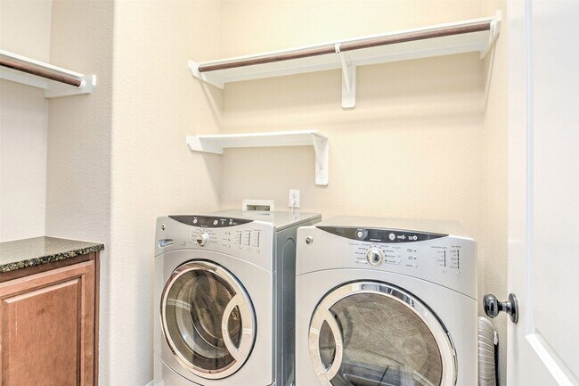 Building Photo - 19 Cheswood Manor Court