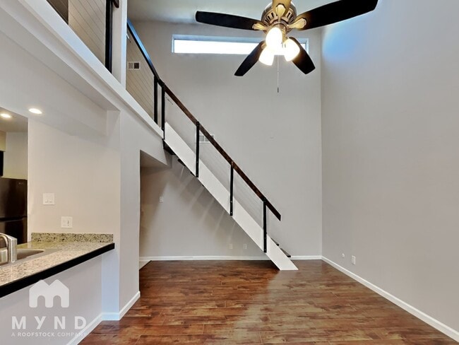 Building Photo - 7525 Holly Hill Dr