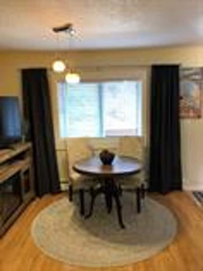 Building Photo - Amazing Downtown Breckenridge Location!  Studio Apartment