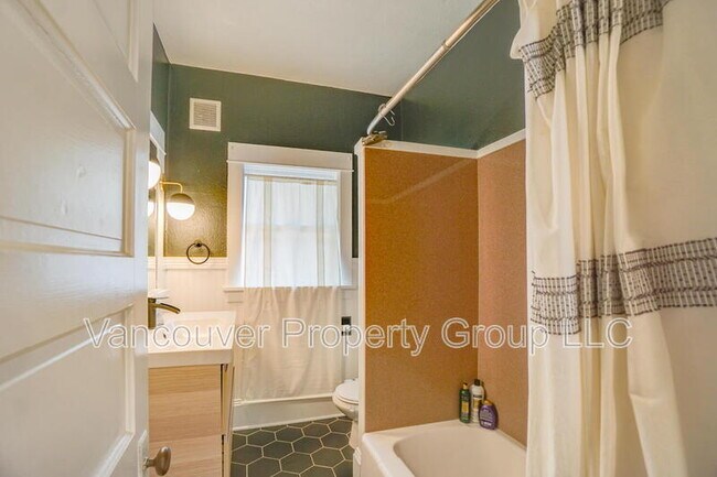 Building Photo - 2308 Harney St