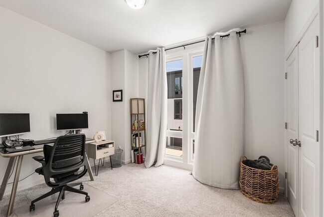 Building Photo - 449 Parkway Dr NE