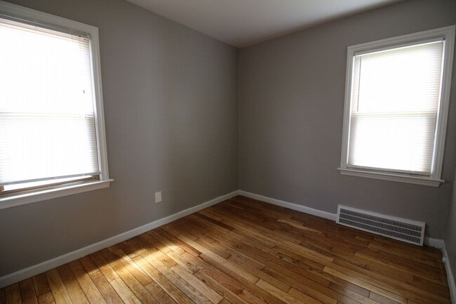 Building Photo - Bungalow Home in Wayne