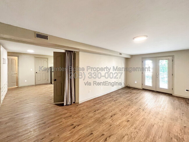 Building Photo - 5000 S Deselm Way