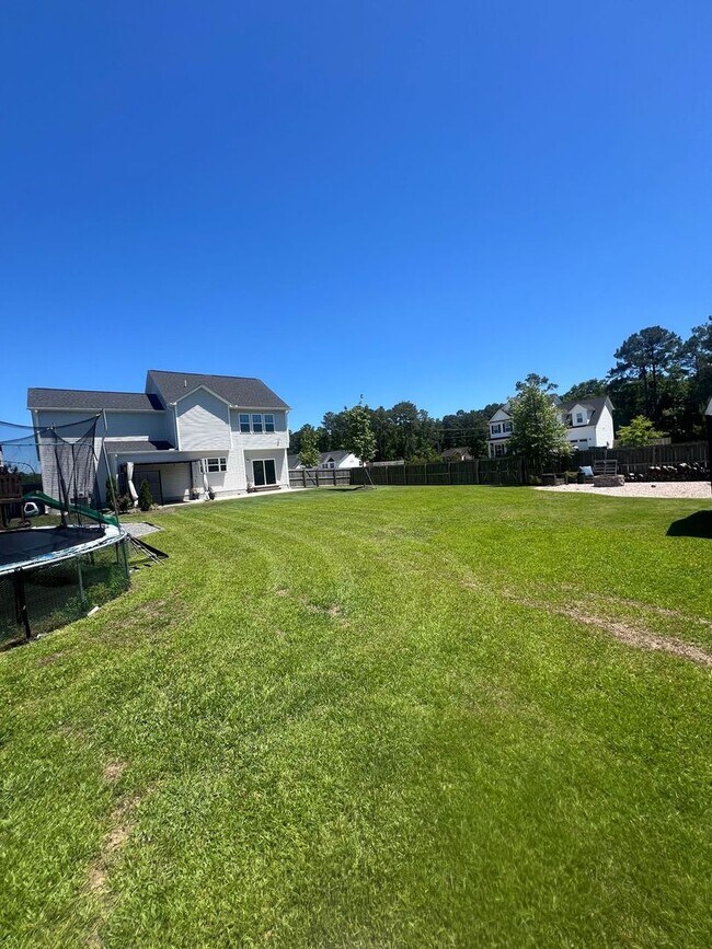 Building Photo - 303 Breezeway Dr