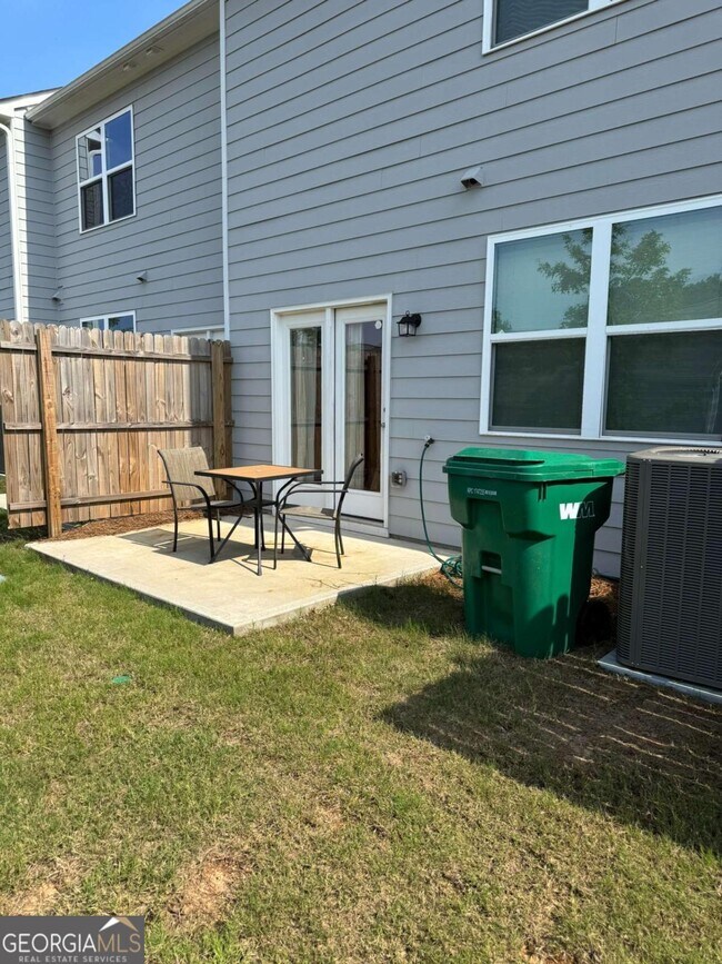 Building Photo - 536 Magnolia Cir