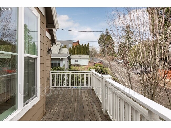 Building Photo - 1916 SW Idaho St