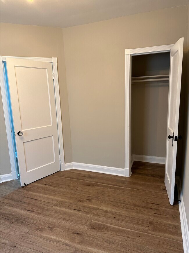 Closet 2 - 905 Saint Dunstans Rd