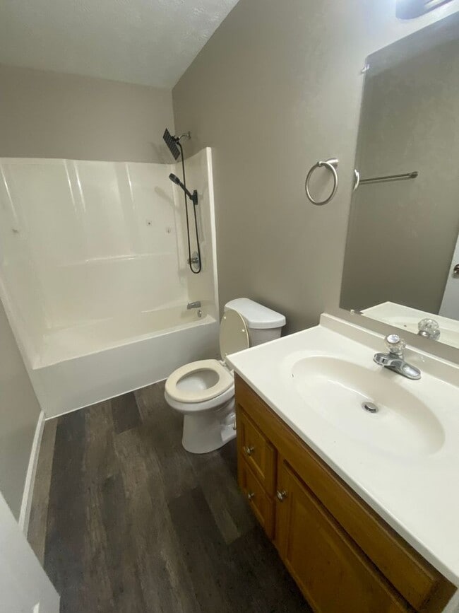 Building Photo - 3 bedroom 2 bath home