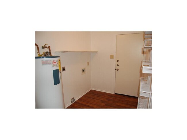 Building Photo - 1403 Bullhill Cove