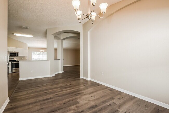 Building Photo - 25223 Ironwedge Dr