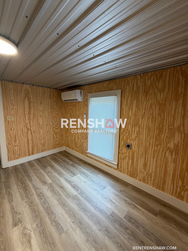 Building Photo - 123 Barham St