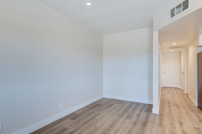 Building Photo - 471 Jefferson Blvd