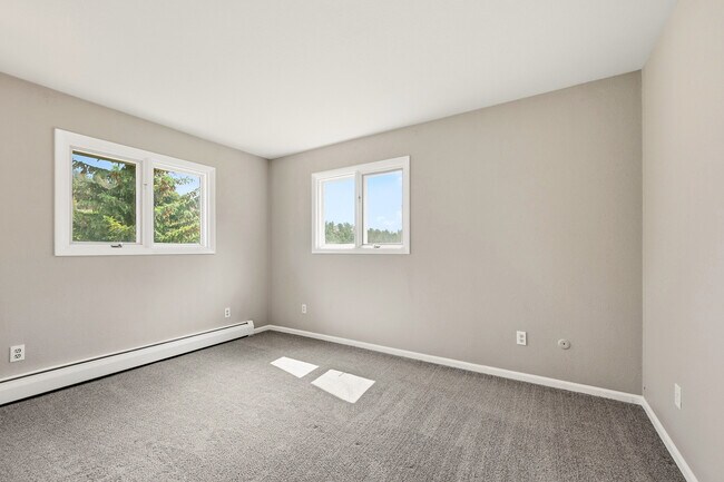 Building Photo - 836 Sleepy Hollow Dr