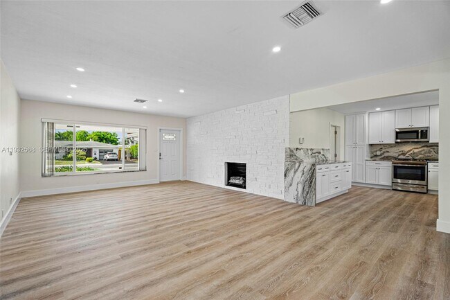 Building Photo - 251 SE 7th St