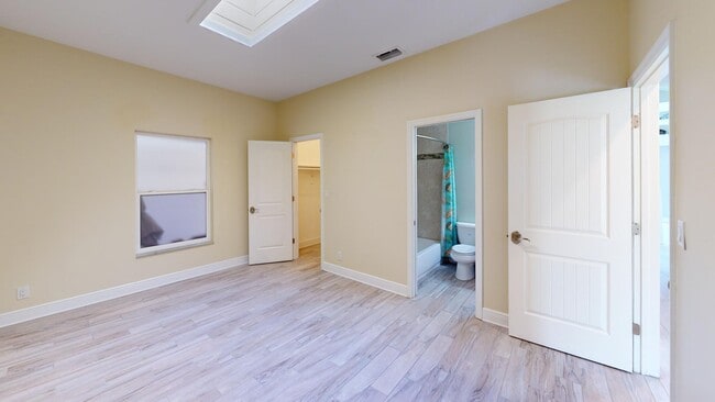 Building Photo - 959 N Hwy A1A