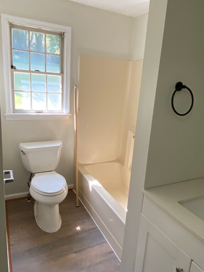 Building Photo - 6621 Greenvale Pkwy