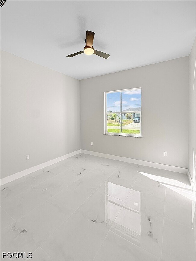 Building Photo - 303 NW 26th Ave