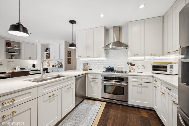 Building Photo - 160 E Illinois St