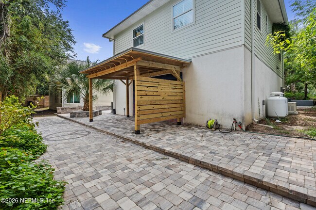 Building Photo - 1708 Castile St